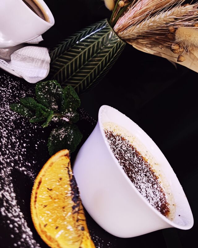 Крем-брюле - ніжний молочний десерт, один з фаворитів серед маленьких гостей.