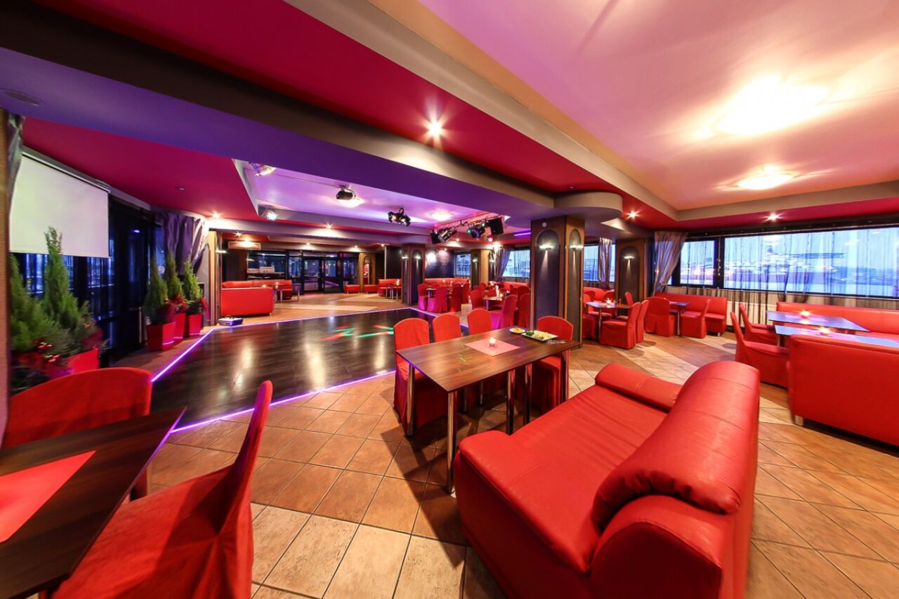 Witamy w Ring Club&Restaurant