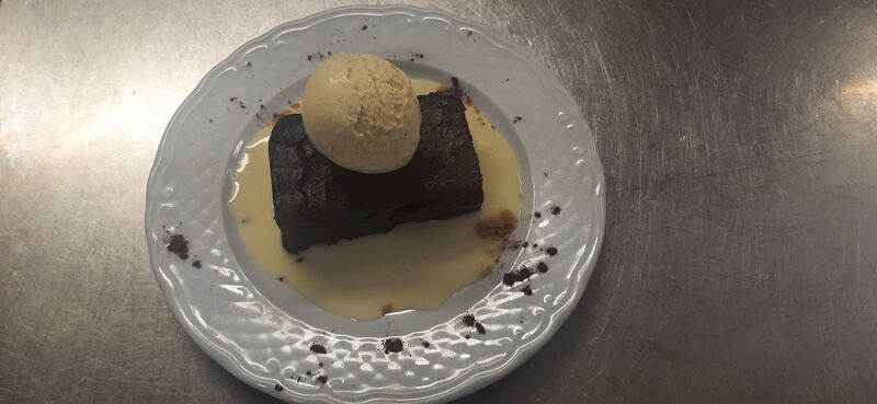 Brownie au chocolat. Glace vanille noix de pecan 