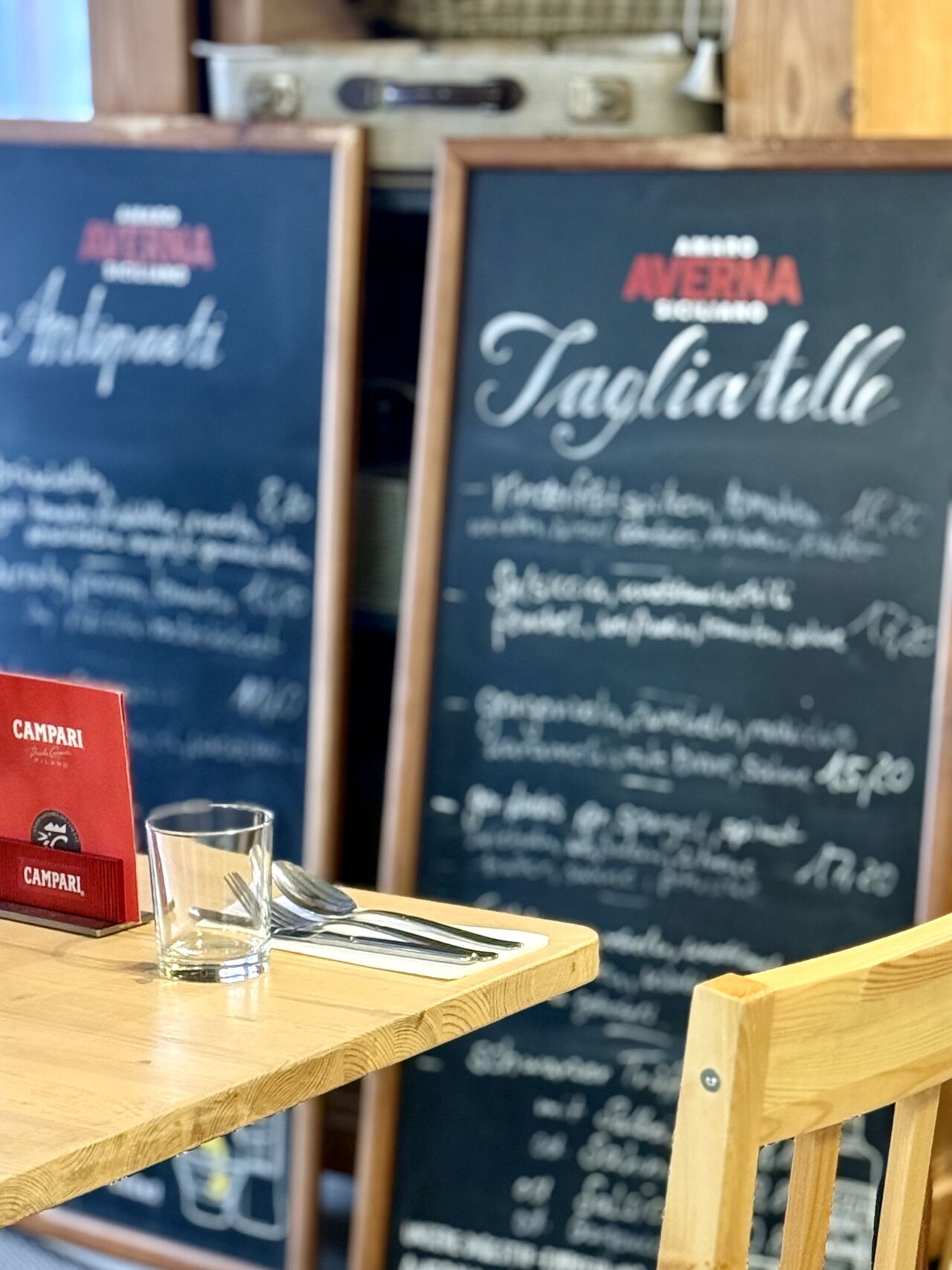 Unsere wechselnde Tageskarte mit verschiedenen Antipasti und einer Vielzahl Tagliatelle-Varianten.