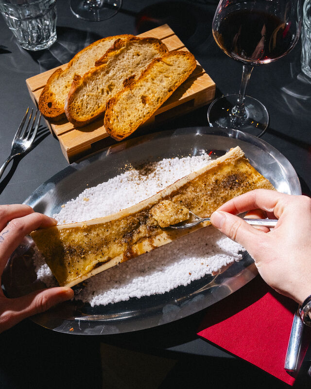 Notre os à moelle et ses tartines à l'ail