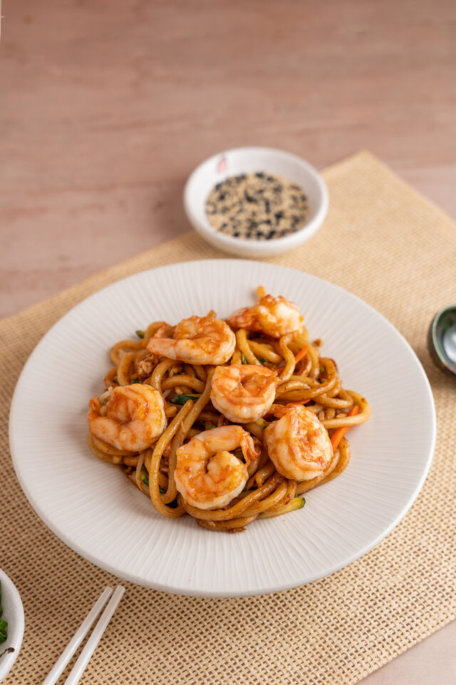 Udon con Gamberi e Verdure 