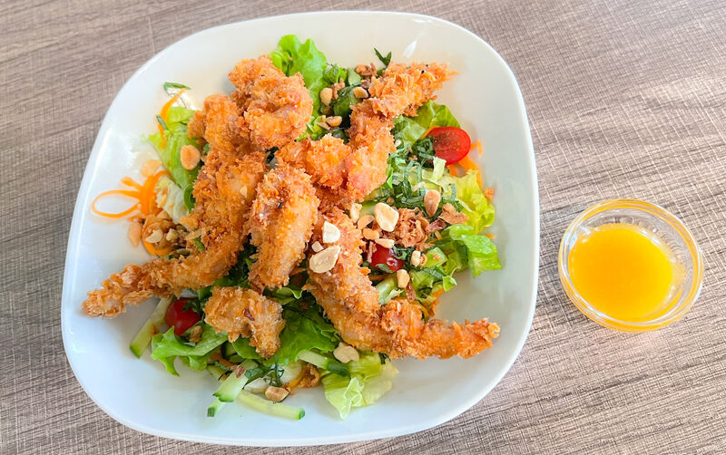 Salade maison au poulet crousti épicé 