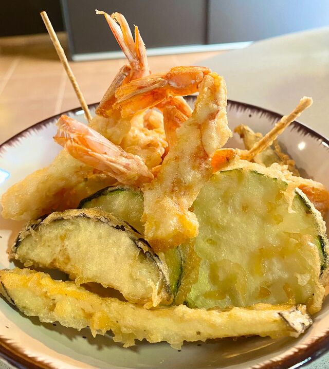 Tempura de langostinos/ (EN) Prawn tempura/ (FR) Tempura de crevettes.