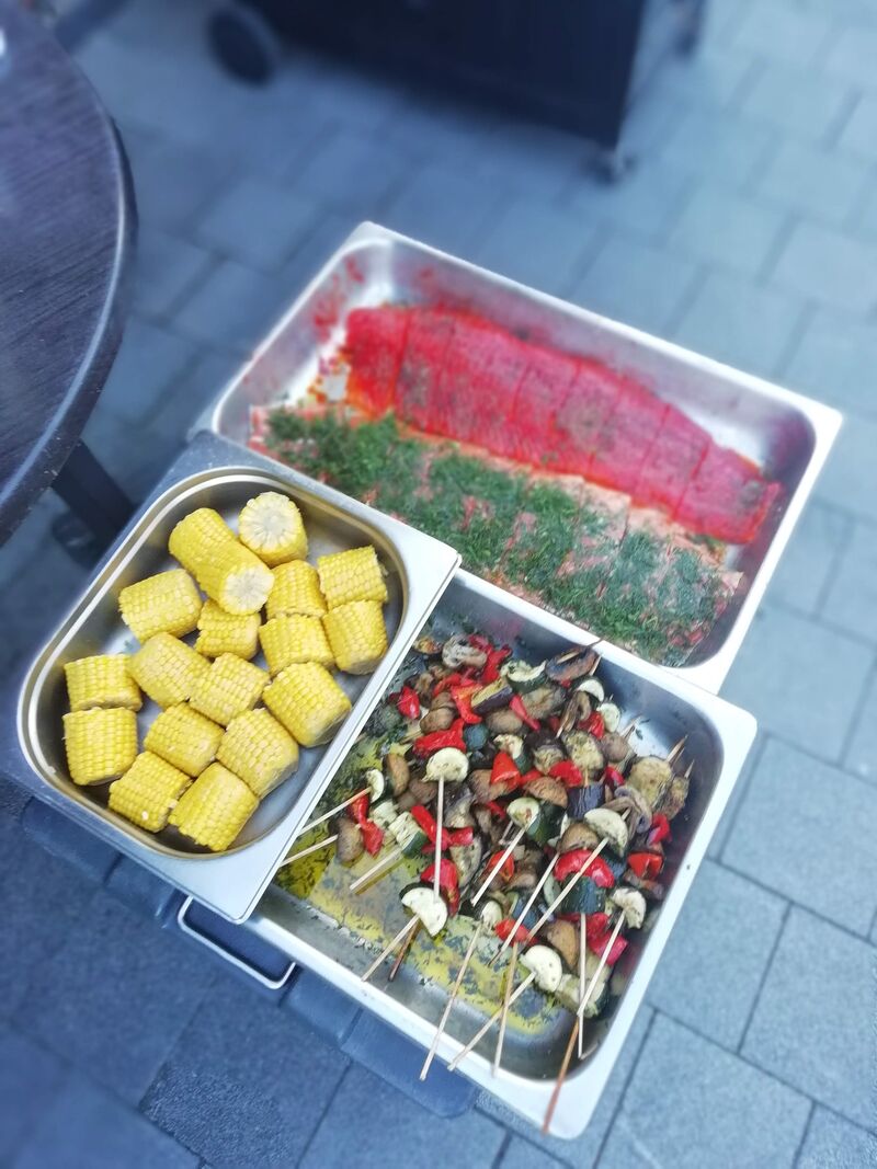 Lachs und Gemüse für den Grill 