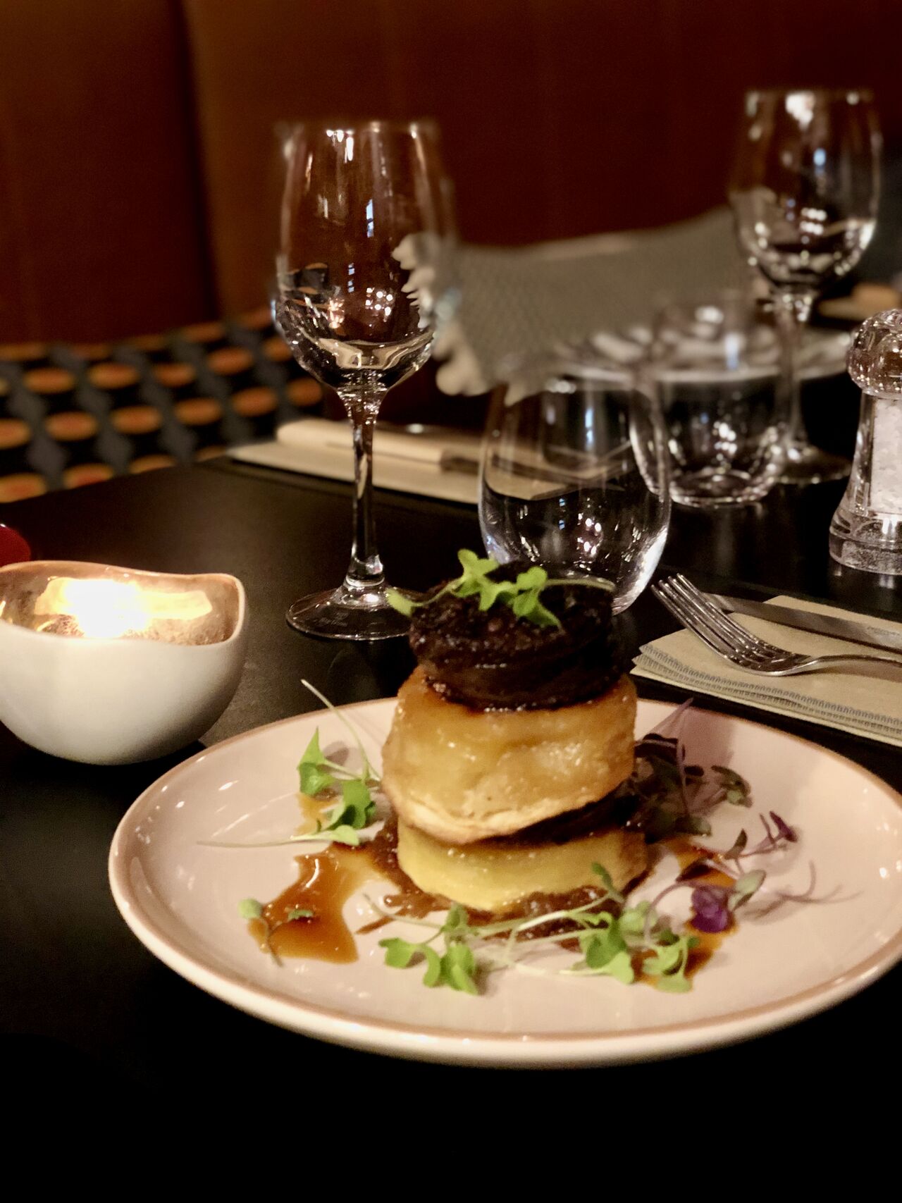 Boudin noir pommes rôties et caramel acidulé