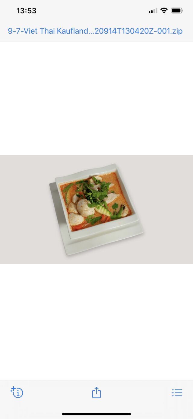 Tomkha Suppe mit Kokos- Milch und frischen Gemüse 