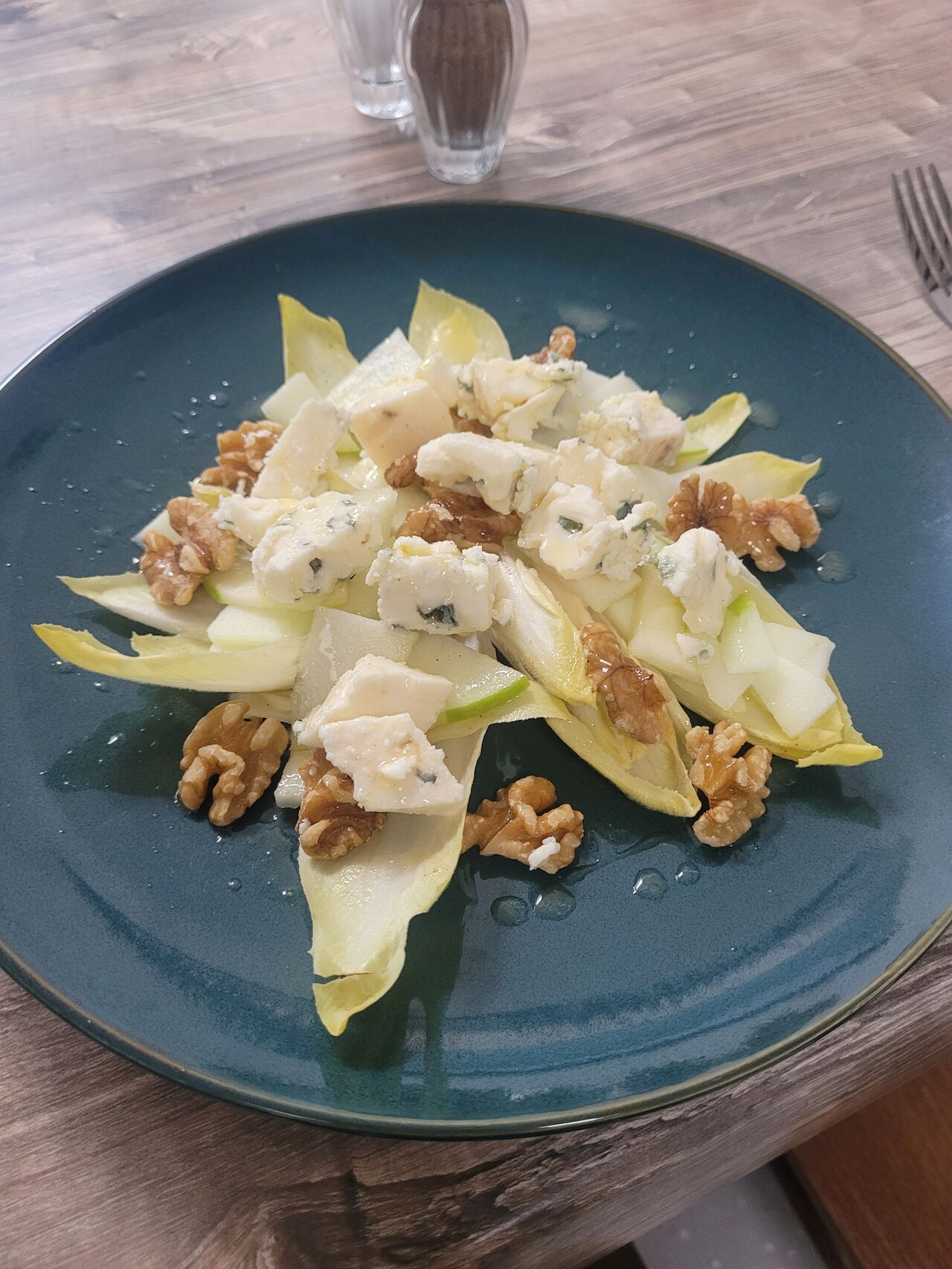 Salade d'Endives, Pommes, Noix et Roquefort