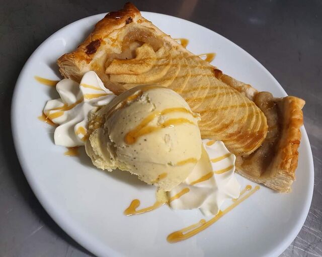 Tarte Fine aux pommes et sa glace vanille