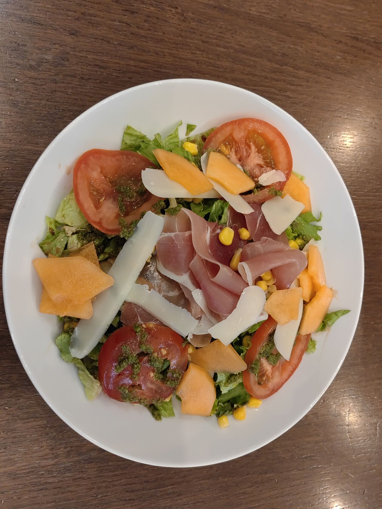 Salade au melon et janbon serrano