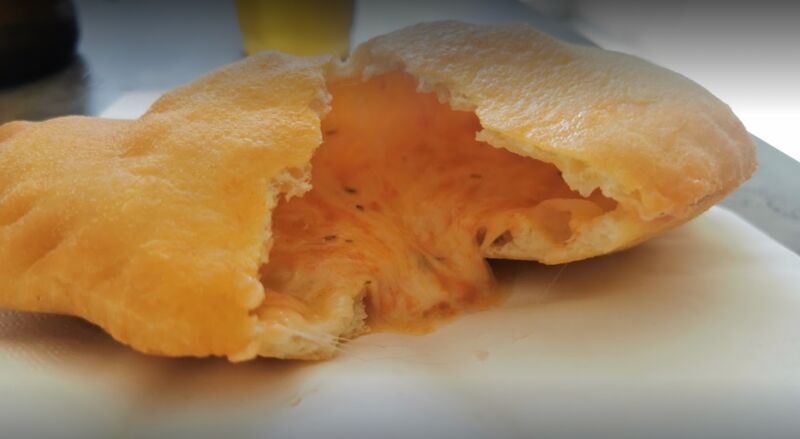 Panzerotto “Classico” pomodoro e mozzarella