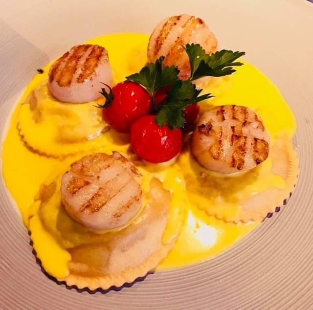 Raviolis asperges Saint-Jacques grillées