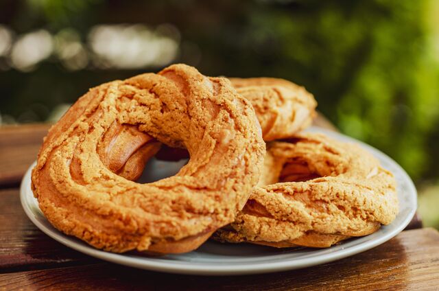 Кільце з кракеліном - заварне тісто, натуральний заварний крем, кракелін.