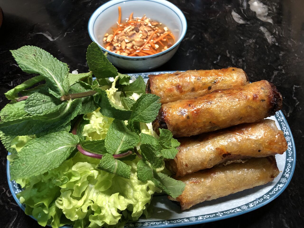 Nems traditionnels ou (viande de porc et crabe)
Nems végétarien (légumes tofu)
1,30 €/pièces Par 10 pièces 