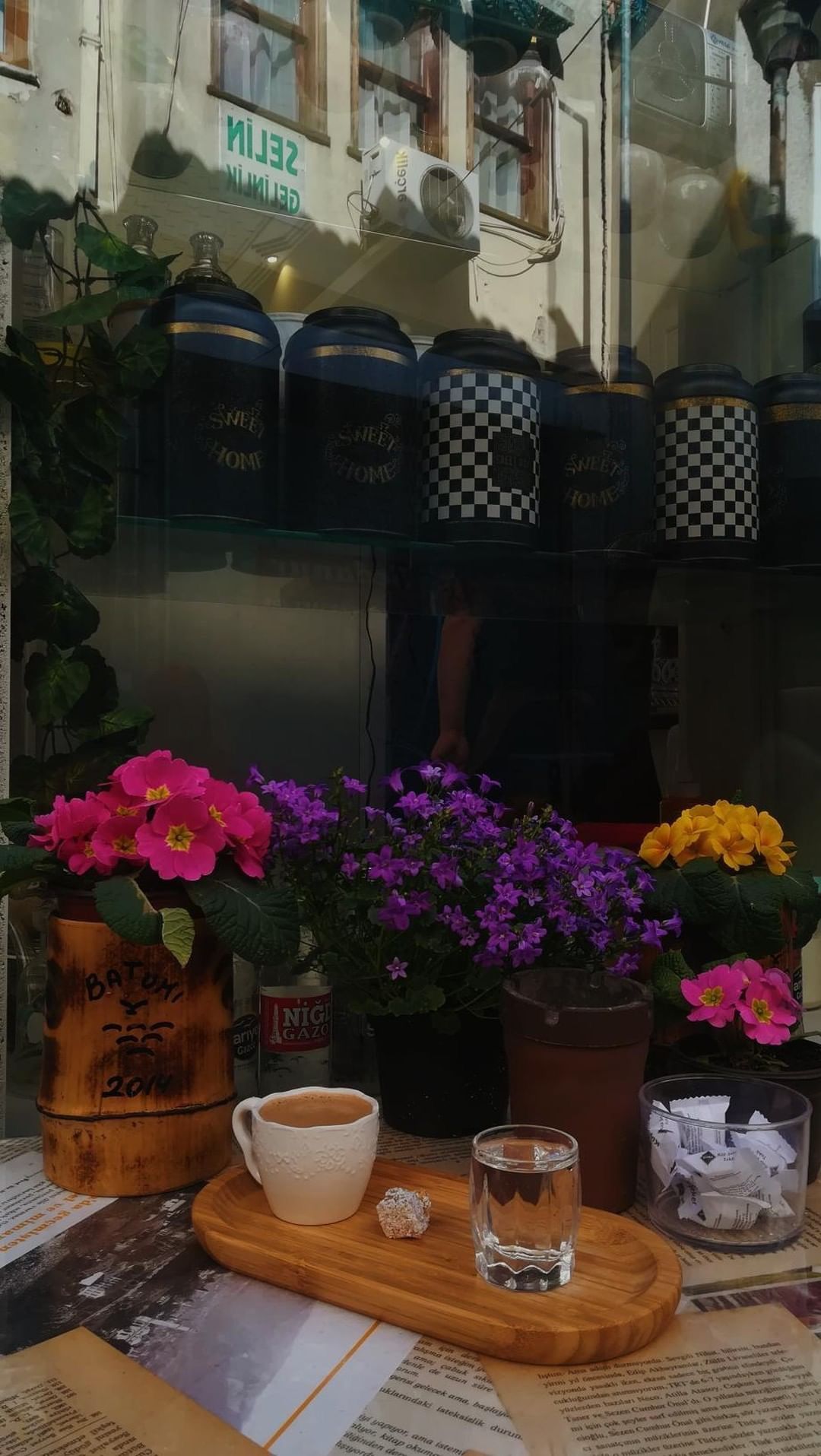 Kitabın çay, çayın muhabbet, muhabbetin kahve ile demini bulduğu müstesna bir mekân..