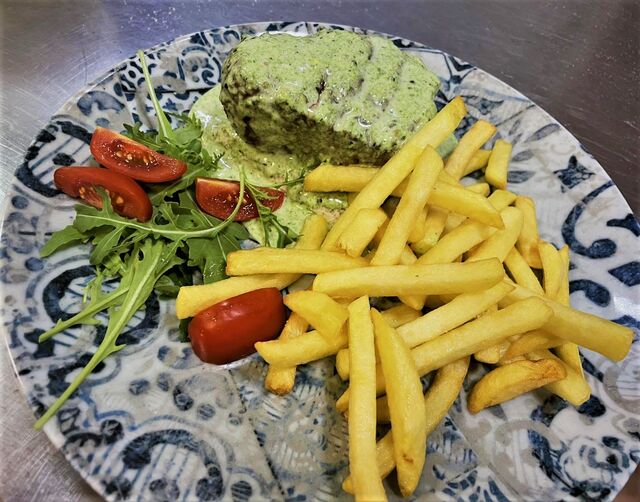 Za ljubitelje mesa, nudimo i mesne specijalitete.