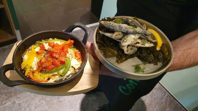 Überbackene Fetakäse und Gebratene Sardinen 