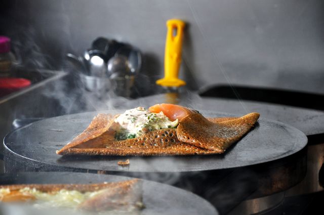 Galette Coté mer. Restaurant Crêperie La Place, Conflans Ste Honorine .