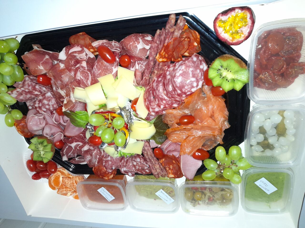 voorbeeld TAPASPLANK 4 PERSONEN wordt aangevuld met toastjes 