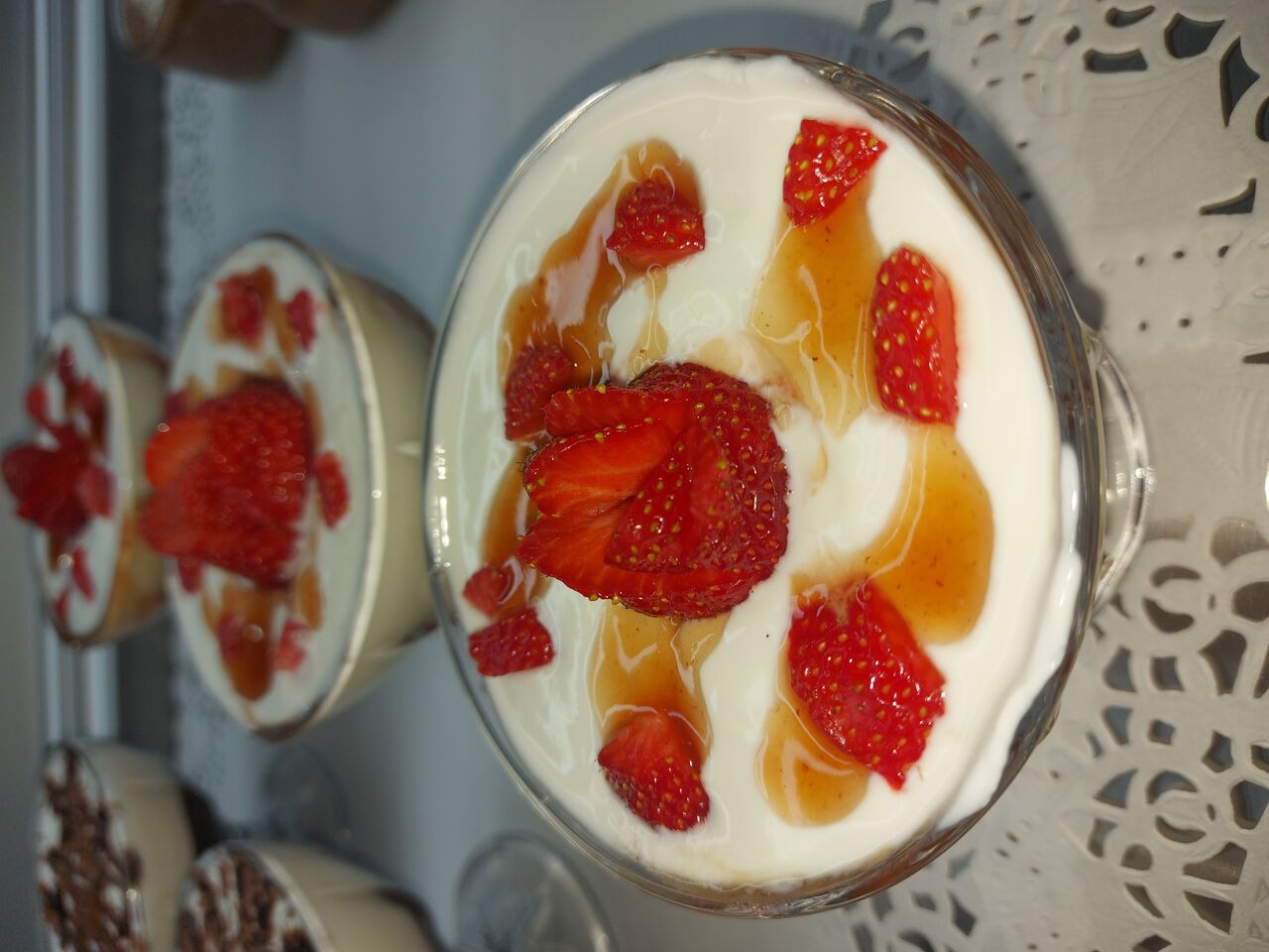 Dessert fait maison fromage blanc coulis fraise