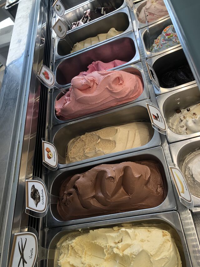 Unsere Eistheke am Morgen. 