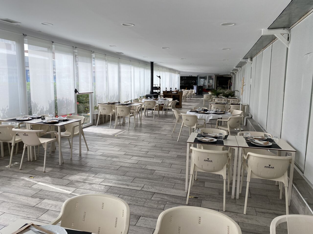 RESTAURANTE CON CHIMENEA DE LEÑA