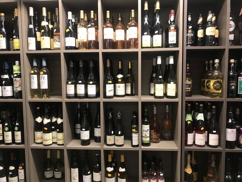 LA CAVE ET LES SPIRITUEUX