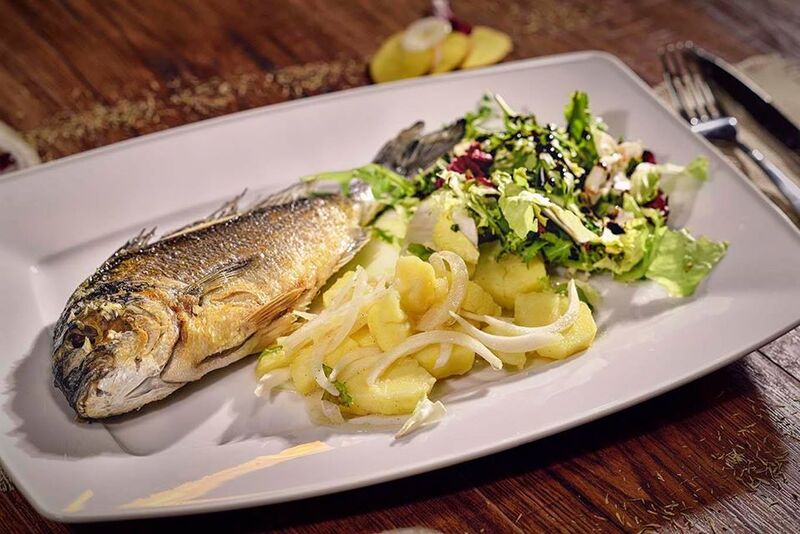 Choć Słowenia to niewielki kraj, to potrafi zaskoczyć przy każdej wizycie! Dorada z pyszną sałatką!