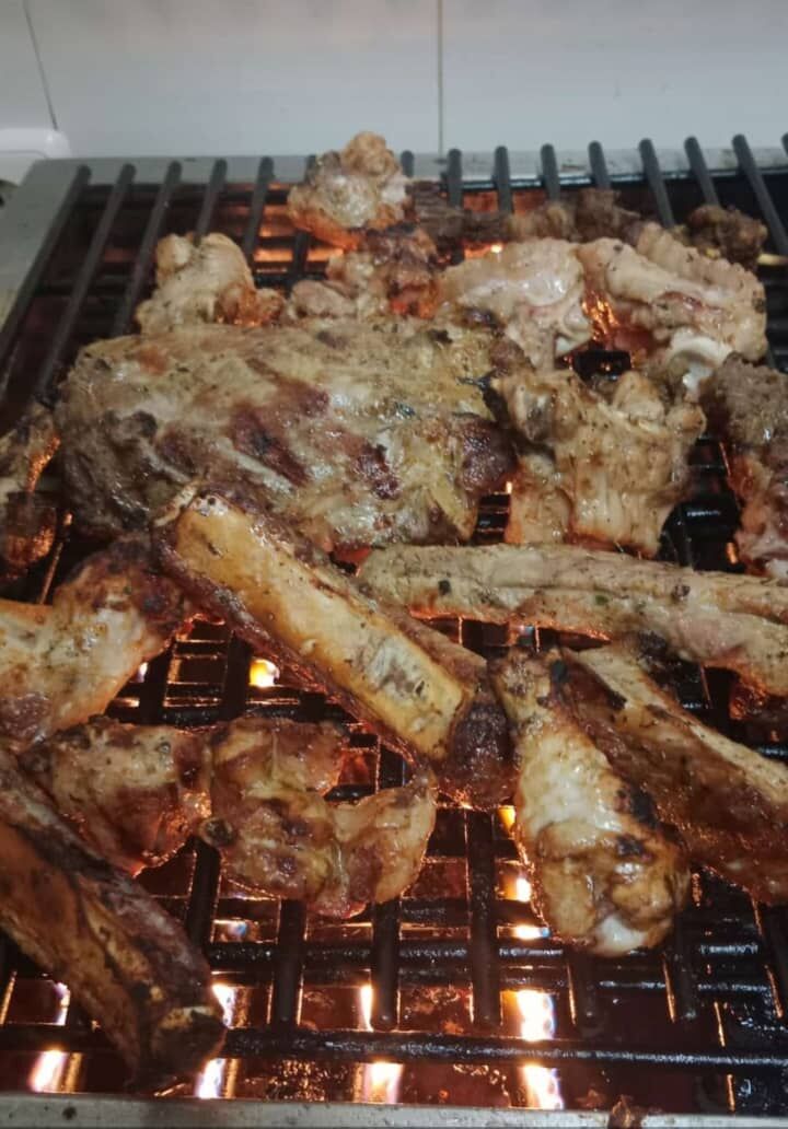 Especial la brasa de la casa, costillas, pavo, alitas, sardinas y alitas