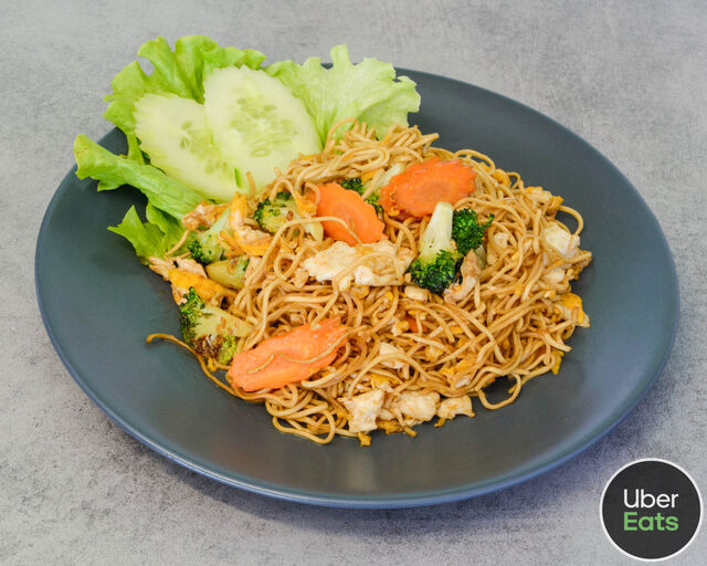 Poulet mama Thaï pâtes jaunes :carottes, pak chaï, œufs, ail 10,90€ TTC / la portion