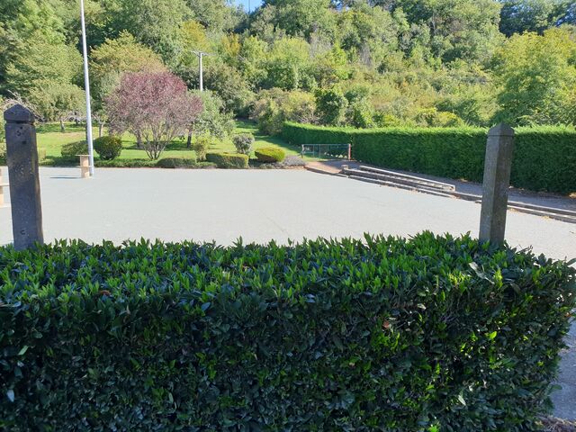 Jeux de Boules Lyonnaises. Possibilité de jouer à la pétanque...