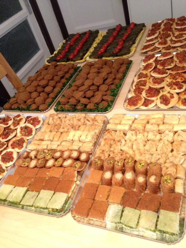 Nos préparations pour vos événements / Chaussons, Feuilles de vignes, Kebbé, Falafel, Baklawa ..
