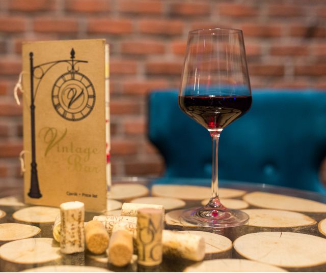 Ljubitelji crnog vina znaju da je to odličan način za opuštanje nakon stresnog dana.