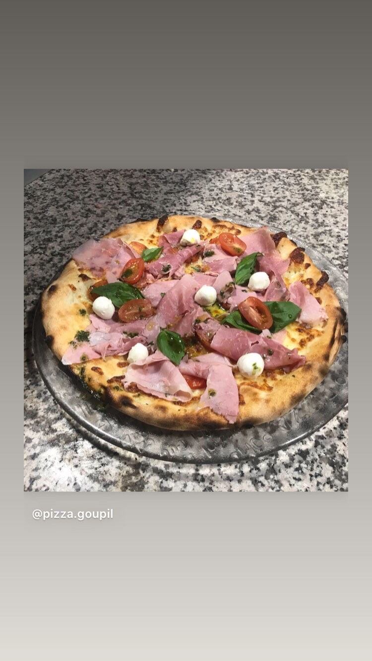 Pizza du mois de juillet :
LA ROSTELLO
mozzarella , tomate cerise Rostello, parmesan , billes mozzarella basilic
