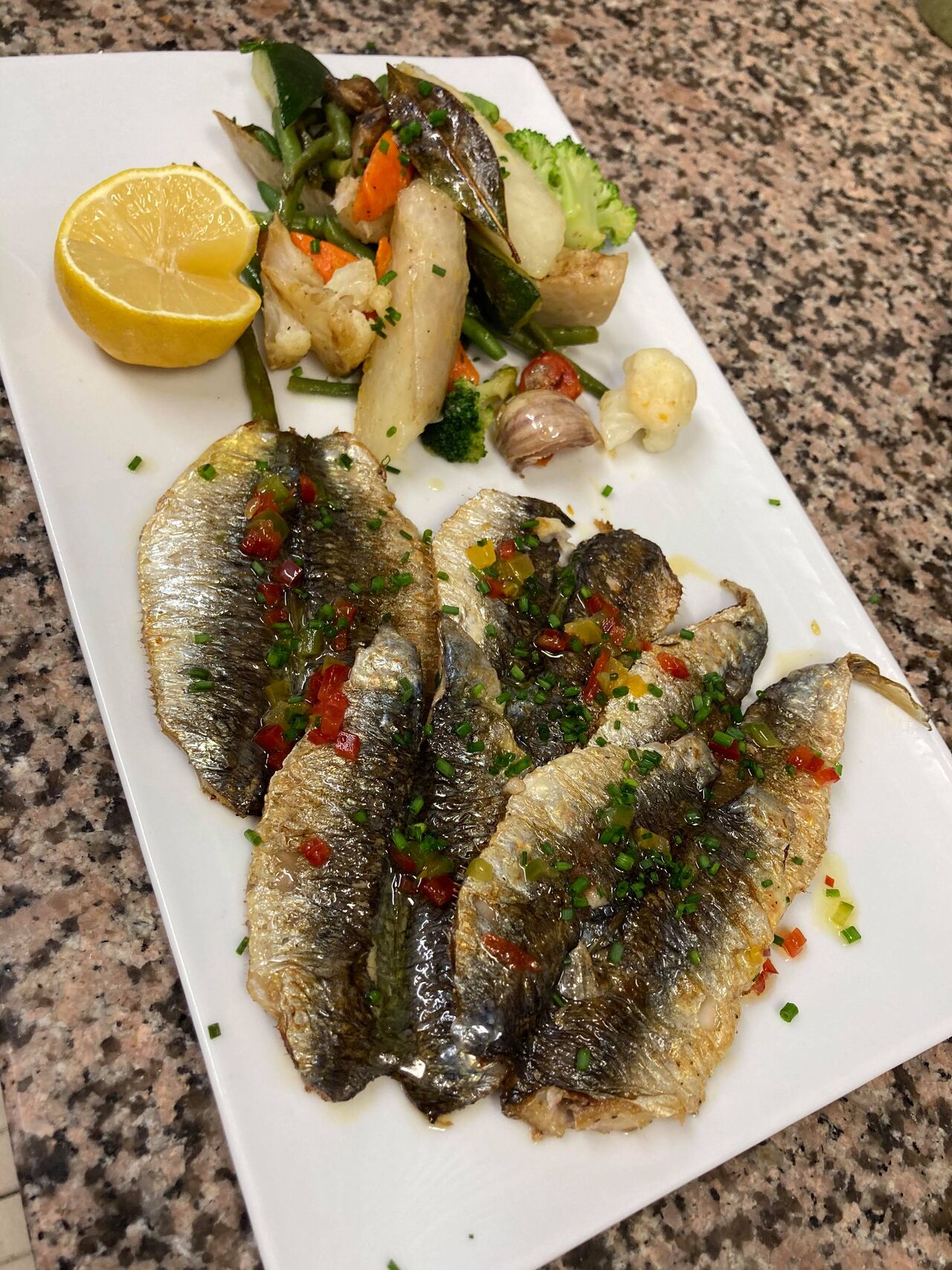 Filets de Sardines poêlées, sauce vierge