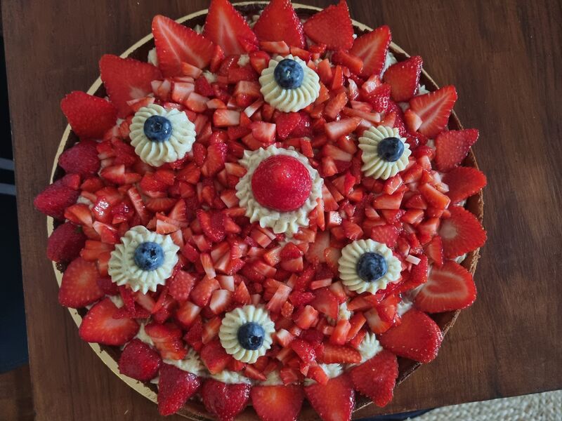 TARTE AUX FRAISES 6/8 PERS - 38,00 € (différents formats possible)