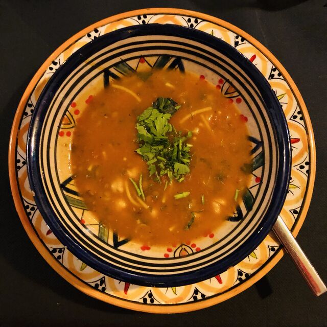Marokkanisch traditionelle Harira- Suppe im MarrakecH geniessen?! 🧡
Einfach lecker.
Einfach probieren.
