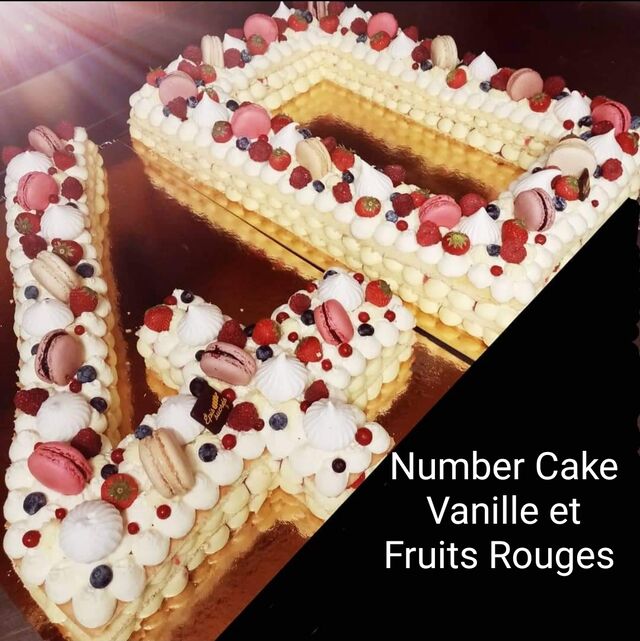 Number Cake, biscuit cake Vanille, ganache vanille et fruits rouges.