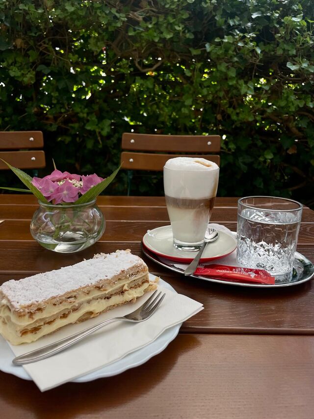 Hausspezialität Cremeschnitte 