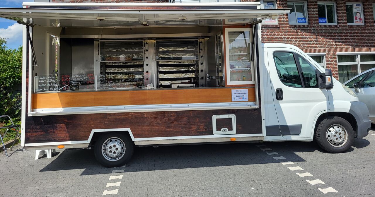 auf dem Rewe-Parkplatz in Brinkum