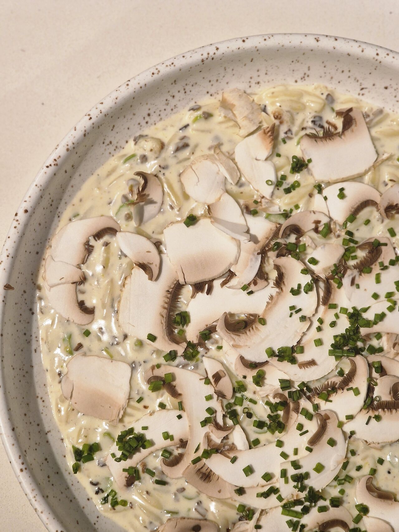 Falso risotto con coliflor, espárragos verdes trigueros, trufa y portobello crudo.