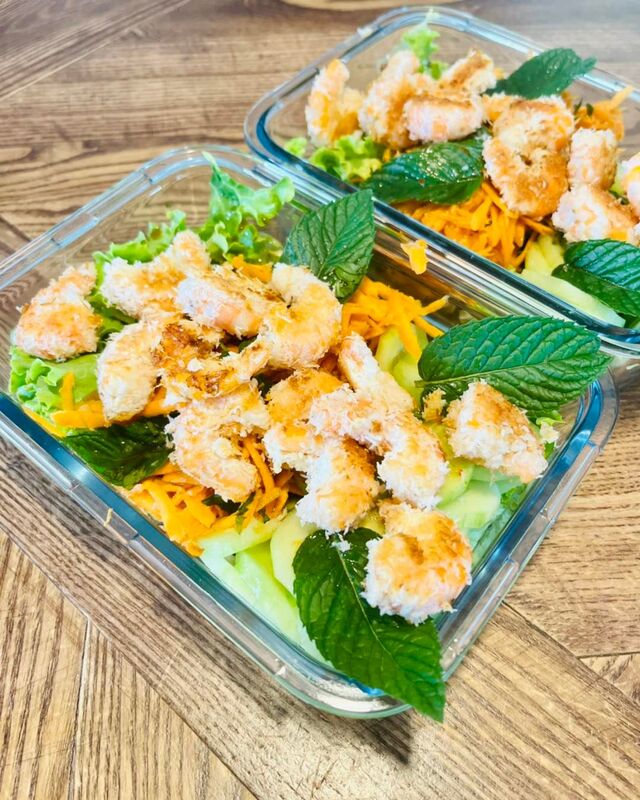 Salade fraicheur avec beignets de crevettes coco