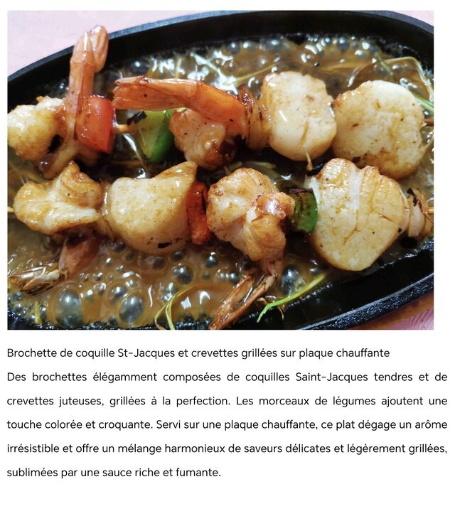 Brochette de coquille St-Jacques et crevettes grillées sur plaque chauffante