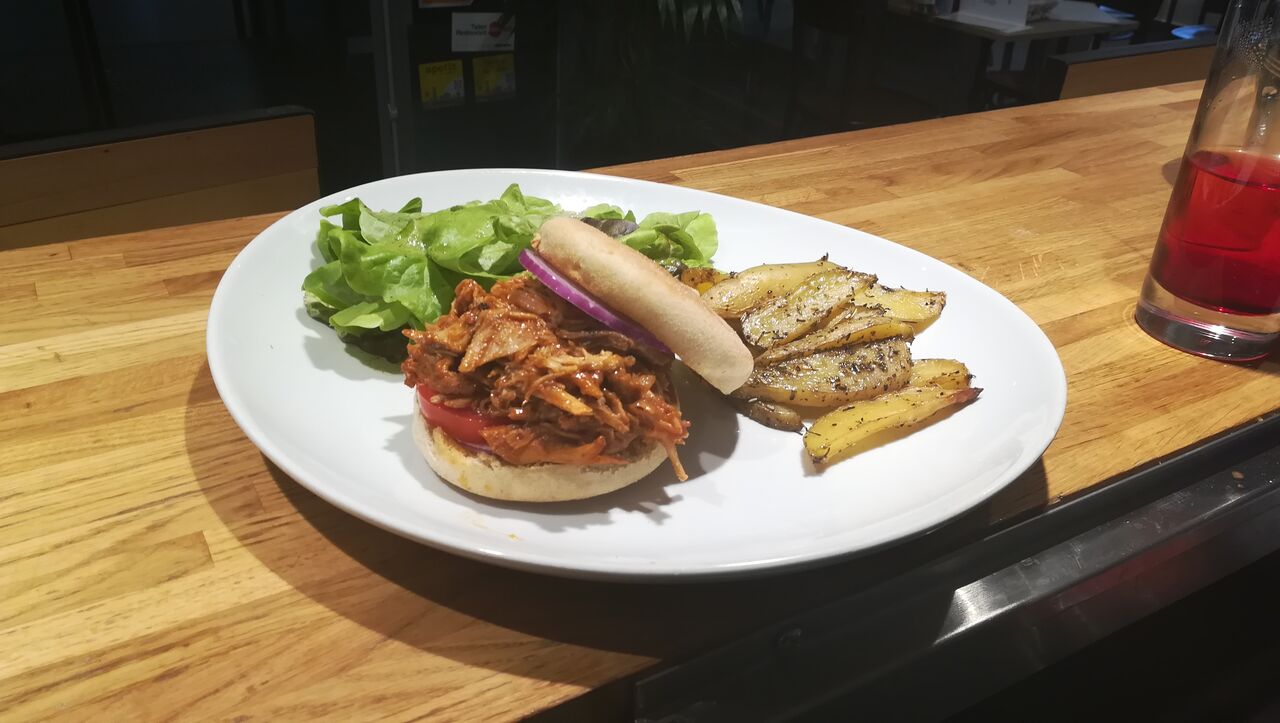 pulled pork sandwich