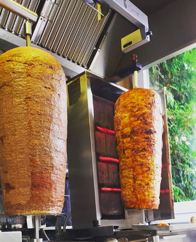 Unsere zwei hochwertigen Fleischsorten: Geflügel und Kalb.