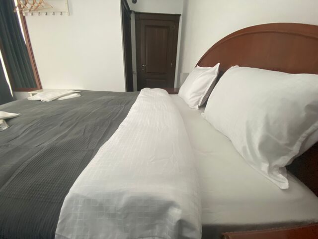 Camera matrimoniala pat 1800