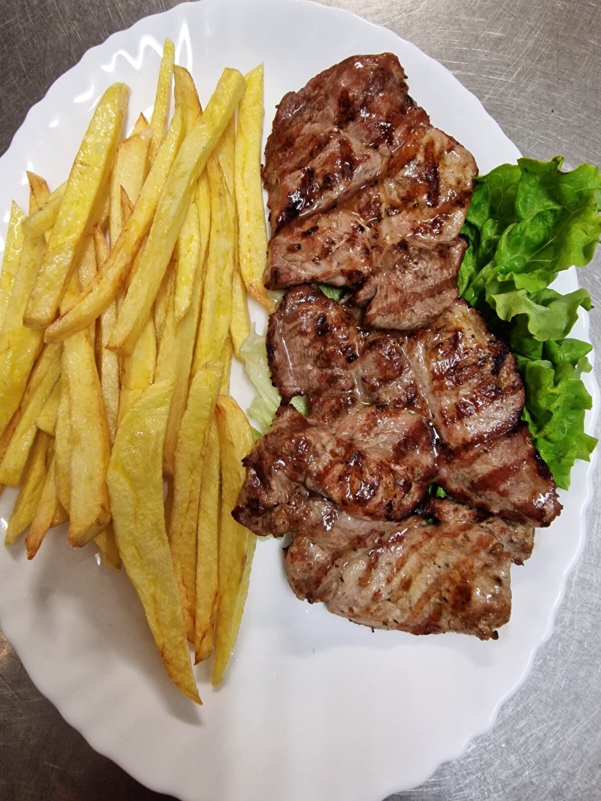 Echine de porc grillé