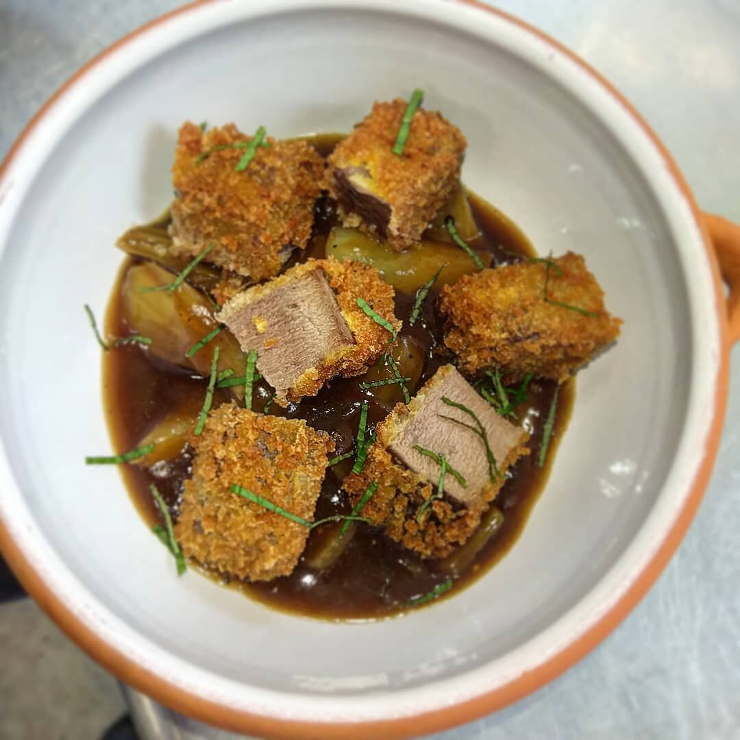Lengua Empanada y Guiso de Hinojo