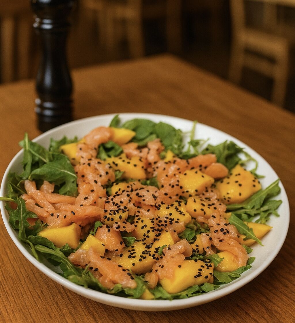 ENSALADA DE SALMÓN Y MANGO