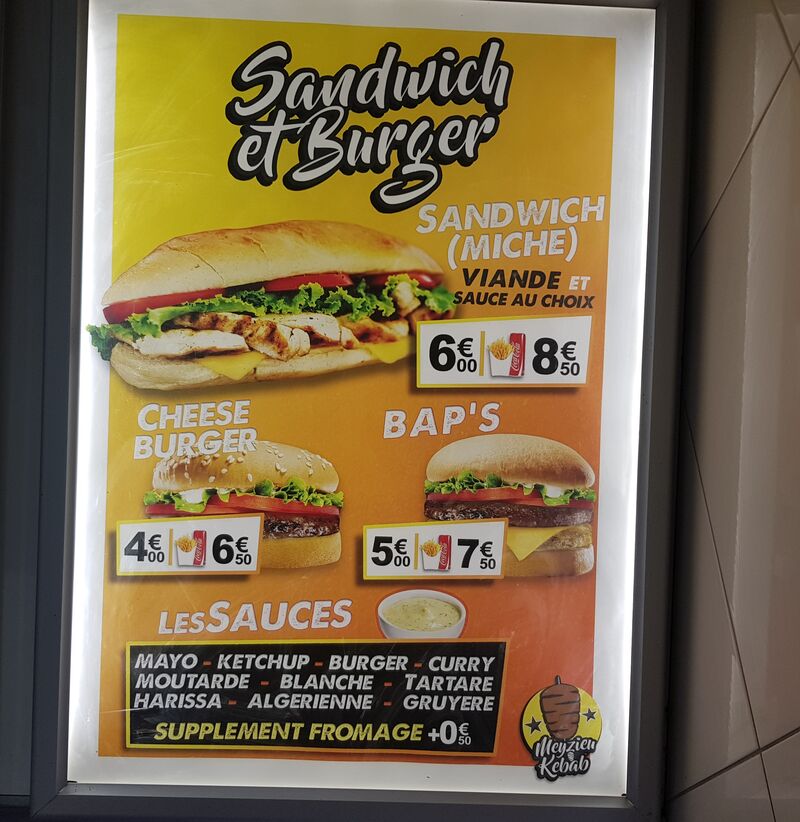 Les viandes pour nos sandwichs sont, le kebab de veau ou poulet, escalope, cordon bleu, steak ou Kofte 